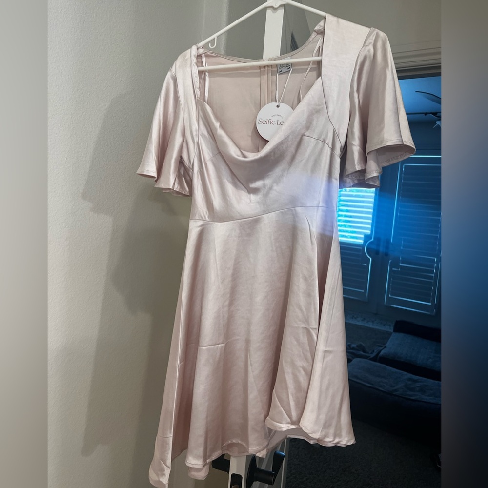 Selfie Leslie Dress